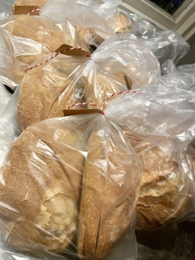 Rågsiktshalvor som kan rostas till rågskorpor. Säljs i 4-pack.