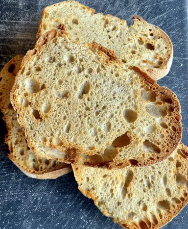 Färdig rostade rågskorpor